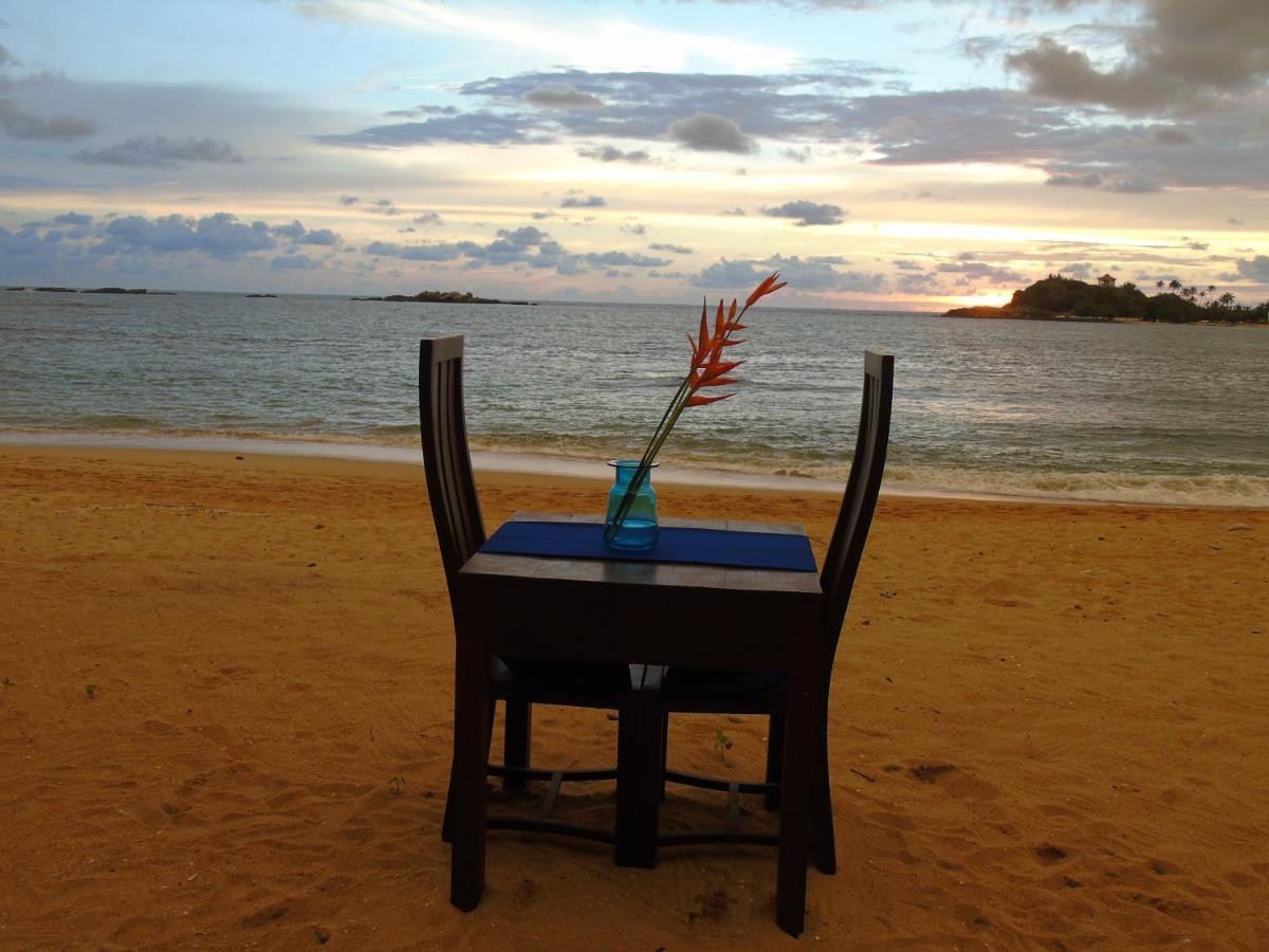 Banana Beach Unawatuna Buitenkant foto